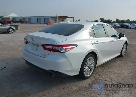 2019 Toyota Camry Xle z USA, uszkodzony, nr VIN 4T1B11HK3KU738481